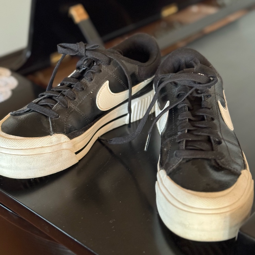Nike Classic Black and White Low-Tops platform